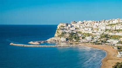 L’IA sbarca sul Gargano: Peschici lancia la “Digital Human” per un turismo 4.0